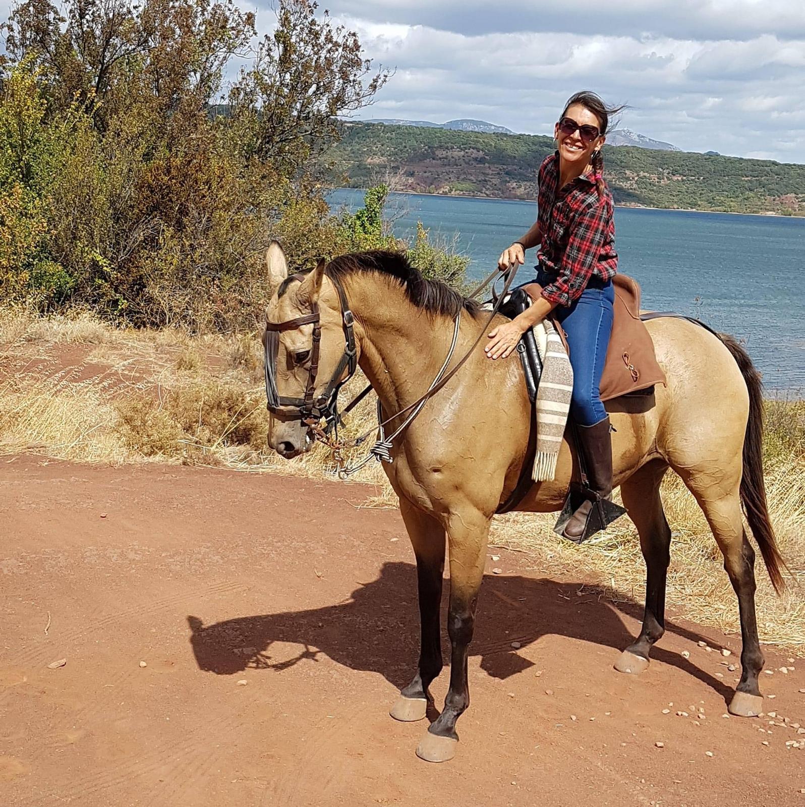 Balade à cheval au bord du Lac du Salagou, Hérault